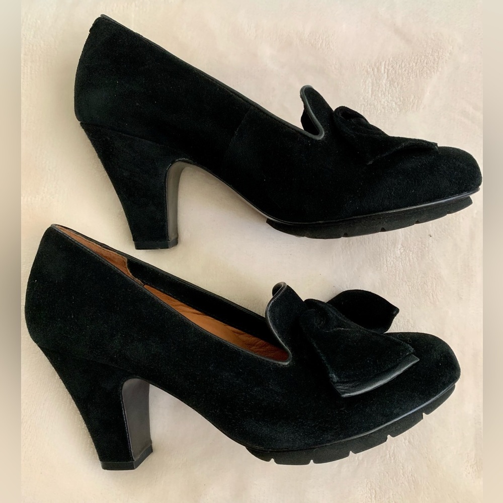 NEW- L'Amour Des Pieds Suede Leather Heels Ruffle Loafer 7